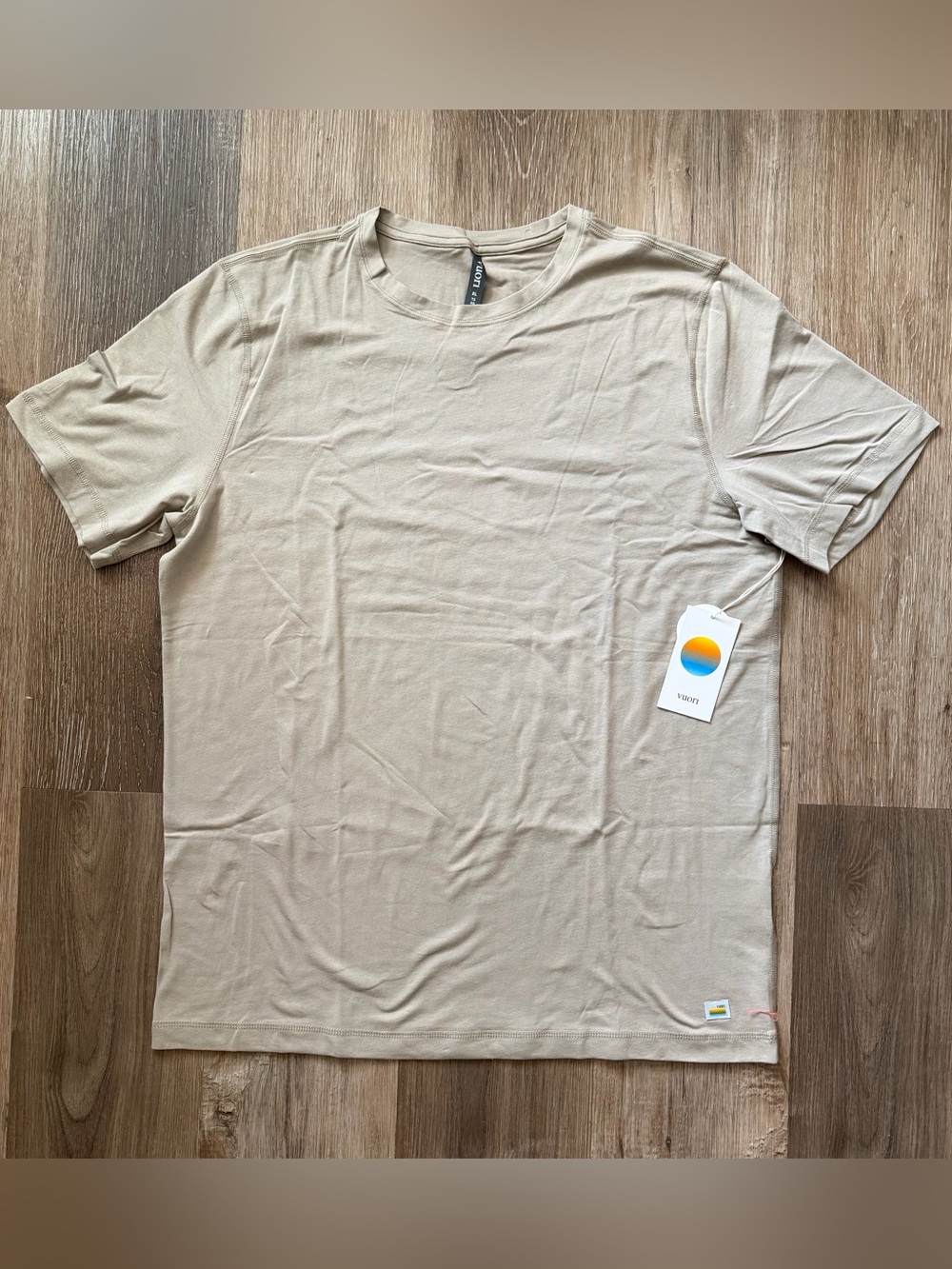 Vuori Mens Tuvalu Tee Short Sleeve Shirt Truffle Sz XL Athletic V101 NWT